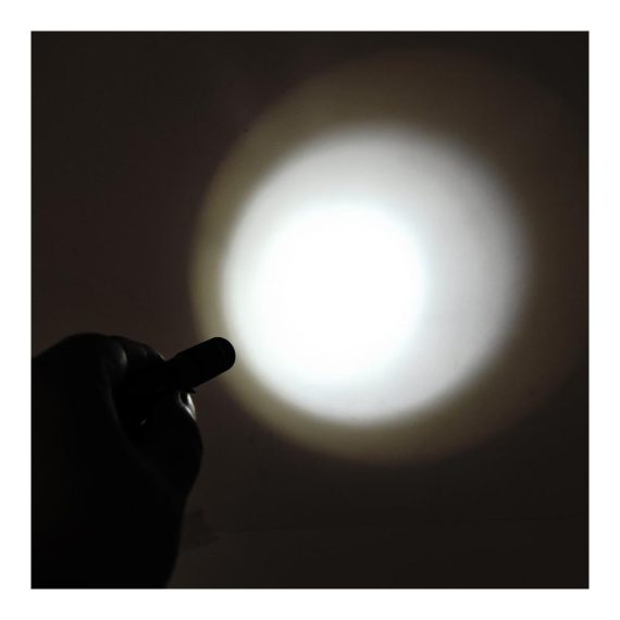 4er Pack Mini LED Taschenlampen - Kompakte XPE-R3 900 Lumen Taschenlampen 9cm tragbar mit Clip - Ideal für Camping Bergsteigen und Notfälle